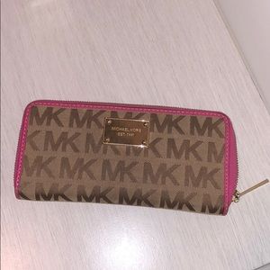 Michael Kors Signature wallet